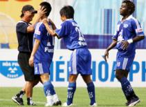 Chuyện hai đội bóng: Thừa tiền, thiếu “chất” - thừa "chất" thiếu... lửa