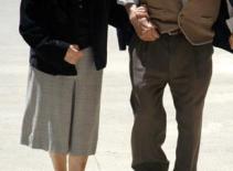 Không muốn mẹ đi bước nữa  