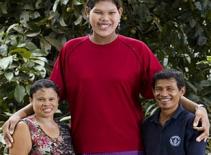 Ngắm thiếu nữ 19 tuổi cao nhất thế giới