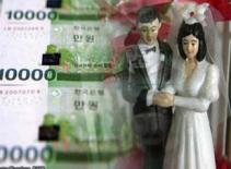 2.000 gái trẻ tranh nhau làm vợ cụ ông 80 tuổi