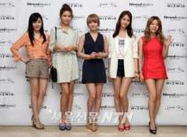 Cùng SNSD xúng xính chọn guốc xinh cho mùa hè 2011