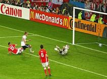 Sau mỗi bàn thắng là một lời cầu nguyện