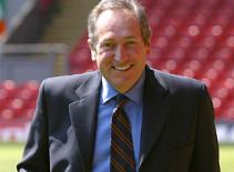 HLV Gerard Houllier mùa sau mới trở lại