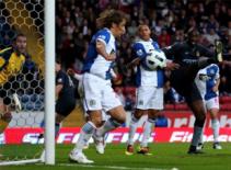 Đánh bại Blackburn, Man City phả hơi nóng vào Arsenal