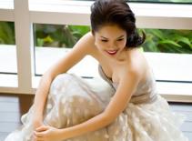 Dương Cẩm Lynh khoe vai trần quyến rũ