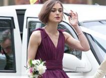 Keira Knightley gây chú ý với vòng 1... phẳng lỳ