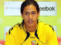 MU vượt mặt Arsenal trong thương vụ Varane