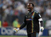 Mandanda, lối thoát cho vấn đề thủ môn của Man Utd?
