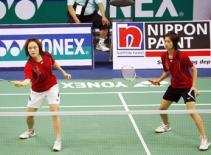 Nhiều trụ cột đồng loạt rút lui