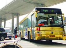 Lại tới lượt xe buýt cũng mạ vàng toàn thân