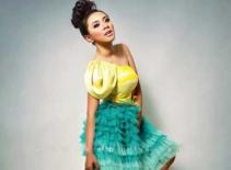 Lan Trinh Idol "biến hóa" như tắc kè hoa