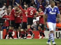 M.U tiến sát Wembley: Khúc hoan ca của Quỷ