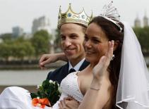 Rộn ràng cuộc thi tìm người giống William - Kate