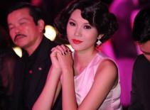 Ngọc Thạch hóa thân đài các