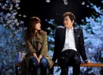 Nụ hôn lãng mạn dưới hoa anh đào của "Lie To Me"