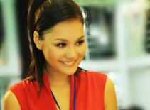 Hoa hậu Hương Giang nổi bật váy đỏ