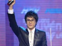 Hòa Hiệp đoạt "cú đúp" tại HTV Awards 2011