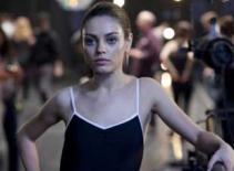 Nhặt sạn trong "Thiên nga đen"