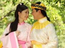 Kim Hiền đẹp mong manh như sương khi vào vai cổ trang