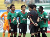 Dư âm vòng 9 V-League 2011: Trọng tài “đổi trắng thay đen”
