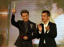 HTV Award 2011: Mr Đàm, Cẩm Ly thắng giải  