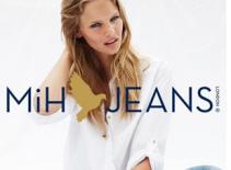 Siêu mẫu xứ hoa tulip trẻ trung với jeans
