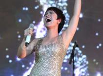 Uyên Linh "cháy mình" trong đêm trao giải Cống hiến 2010