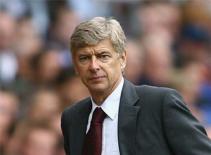 Arsene Wenger lại chọc tức Barcelona