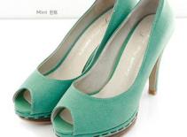 Chọn giày hở mũi cho mùa hạ