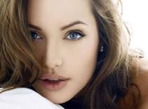 Angelina Jolie thăm người tị nạn Libya