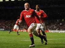 Mark Hughes vui mừng khi Rooney bị cấm thi đấu