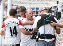 Toàn thể đội bóng MU "bực bội" vì án phạt của Rooney