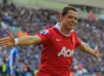 Không Rooney, đã có Chicharito và Berbatov