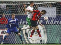 Hòa 1-1, Bremen và Frankfurt kéo nhau xuống bùn
