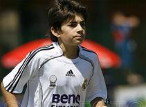 Juventus và Man United "quyết đấu" vì "tiểu Zidane"