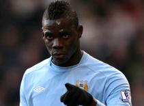 Mario Balotelli ra tay nghĩa hiệp
