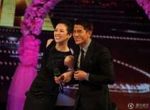 Chương Tử Di cười hết cỡ, khoe răng… vẩu