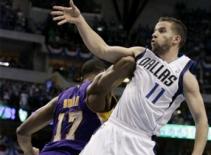 Bynum bị cấm thi đấu năm trận, phạt 700 ngàn USD