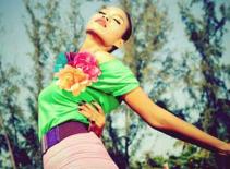 Hoa hậu biển Lâm Thu Hằng rực rỡ sắc màu mùa hè