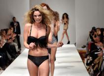 Quyến rũ với Triumph Lingerie Show Fall 2011 London