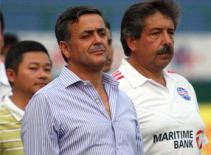 Thầy ngoại ‘phát khóc’ với V-League