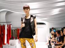 Thời trang hàng hiệu Runway kỷ niệm 1 năm thành lập  