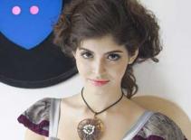 Vẻ đẹp cuốn hút của người mẫu Tây 16 tuổi mơ làm người Việt Nam