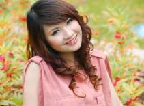 MC Hương Trà khoe vai thon gợi cảm