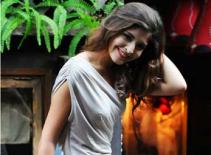 Chân dài Andrea: "Em là người Việt Nam mà!"