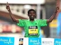 Gebrselassie chiều lòng công chúng