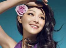 Từ Hy Viên "khoe" chân dài bất ngờ