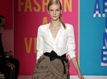 Xu hướng sơ mi trắng Xuân Hè 2011