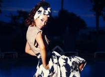 Công sở nữ tính với chân váy xoè