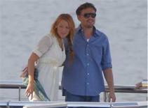 Mới chia tay, Leonardo DiCaprio đã thân mật với gái lạ